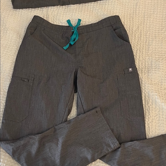 Figs Grey Graphite Scrub Set - Picture 4 of 5